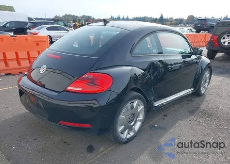 2012 Volkswagen Beetle 2.5L z USA, uszkodzony, nr VIN 3VWJP7AT4CM654435